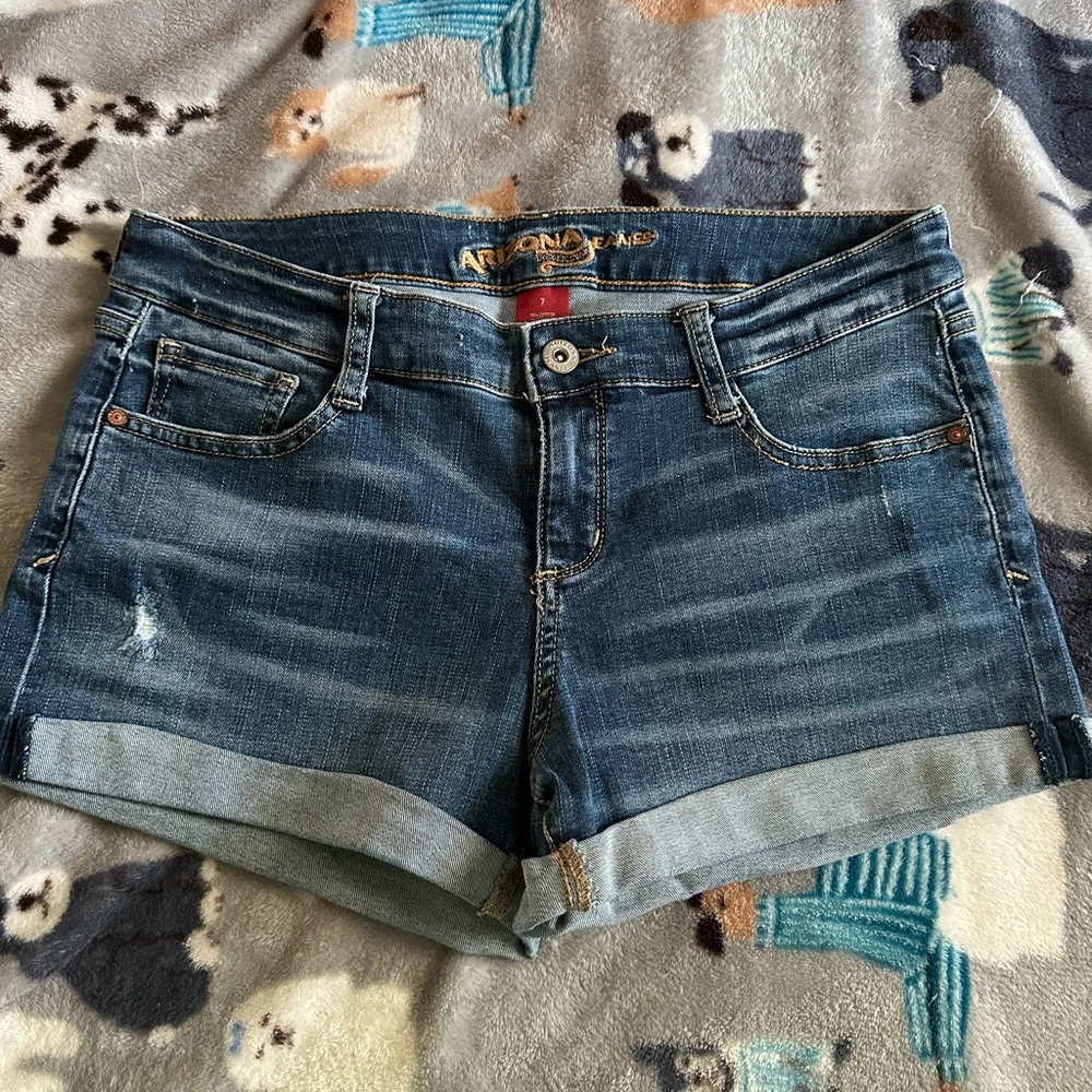 Junior’s Arizona Jean Co. mid-rise jean shorts size 7
